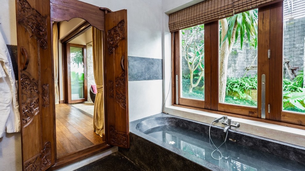 Koh Samui Luxury Villa For Sale Bathroom