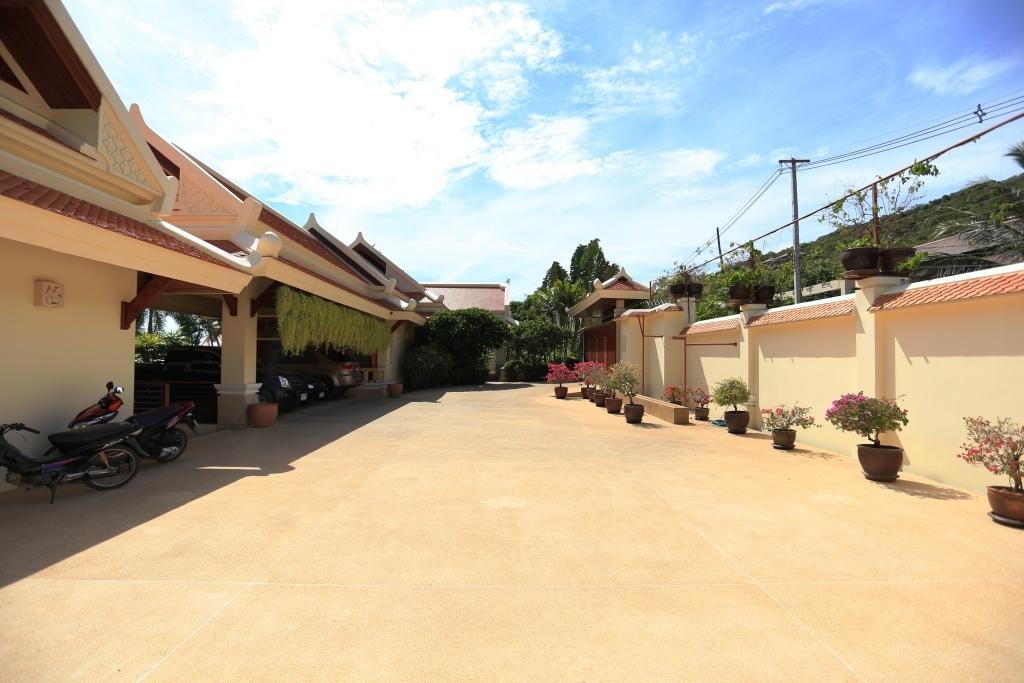 Villa Udorn Thara Koh Samui Parking Bay