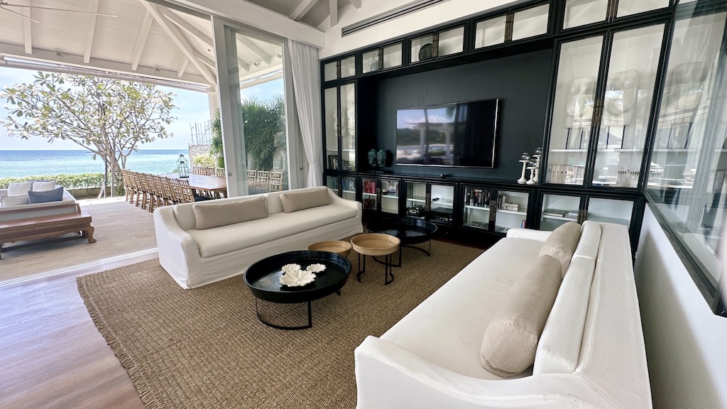 Koh Samui Luxury Beachfront Property Bedroom Lounge