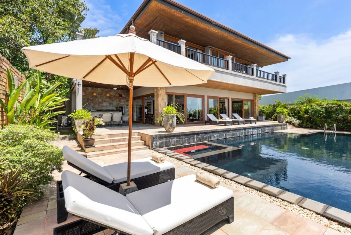 Baan Phuttarak Villa Exterior