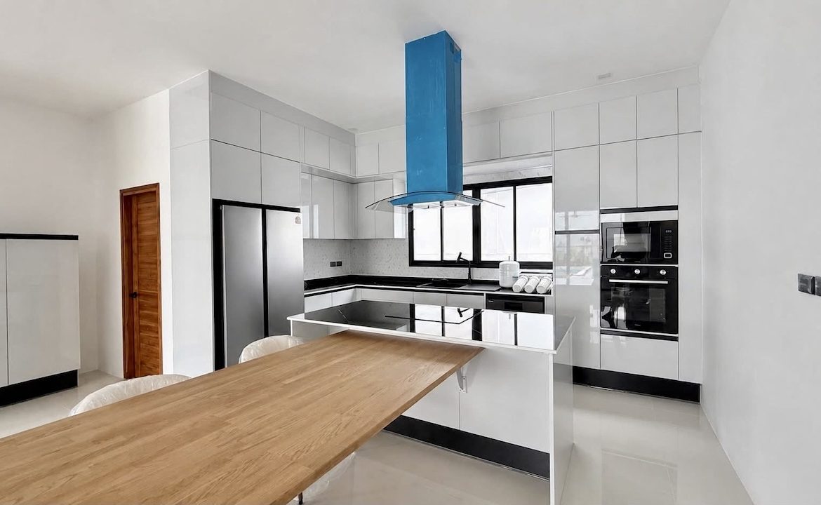 Choeng Mon 3-Bed Property Kitchen