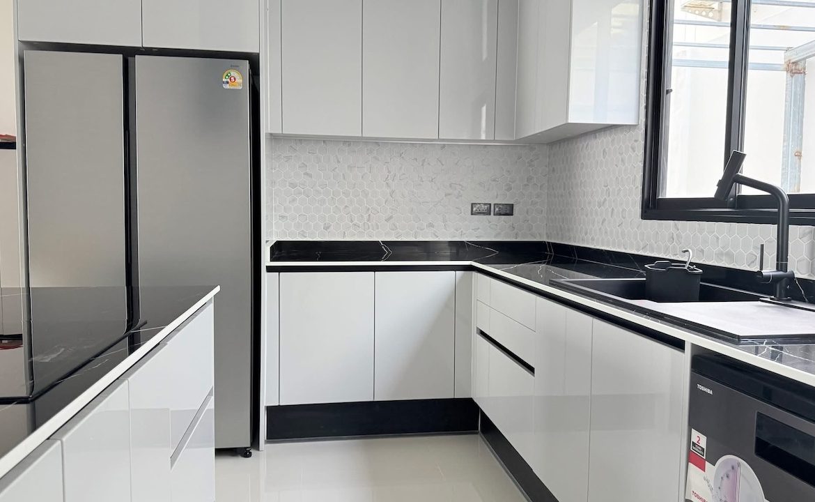 Choeng Mon 3-Bed Property Kitchen