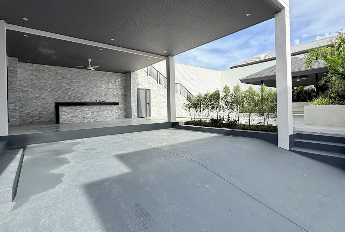 Cheong Mon 3-Bed Property Parking