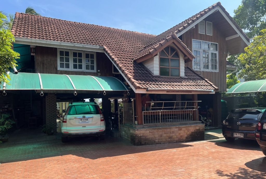 Koh Samui Beachfront House Parking