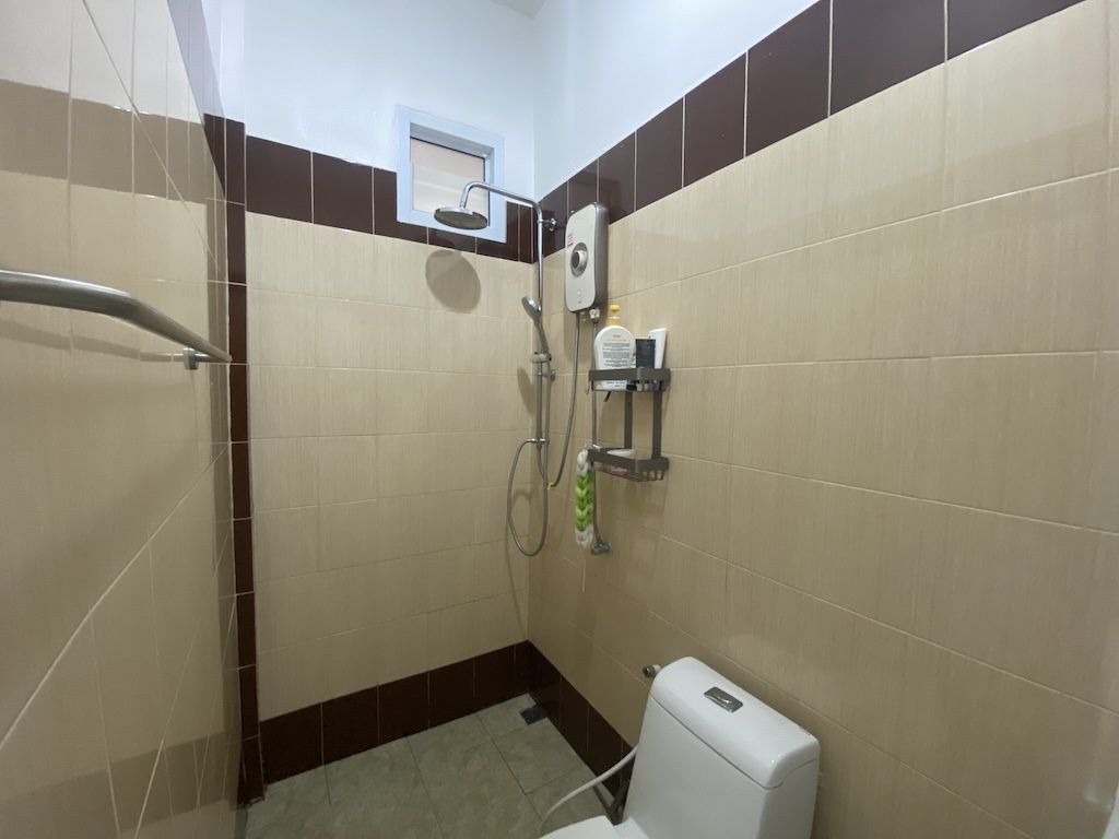 Koh Samui Maenam Bungalow Shower