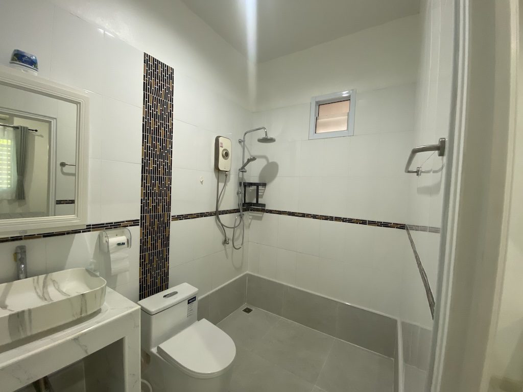 Koh Samui Maenam Bungalow Shower