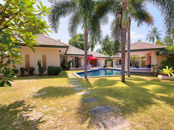 Lipa Talay Villa For Rent Garden