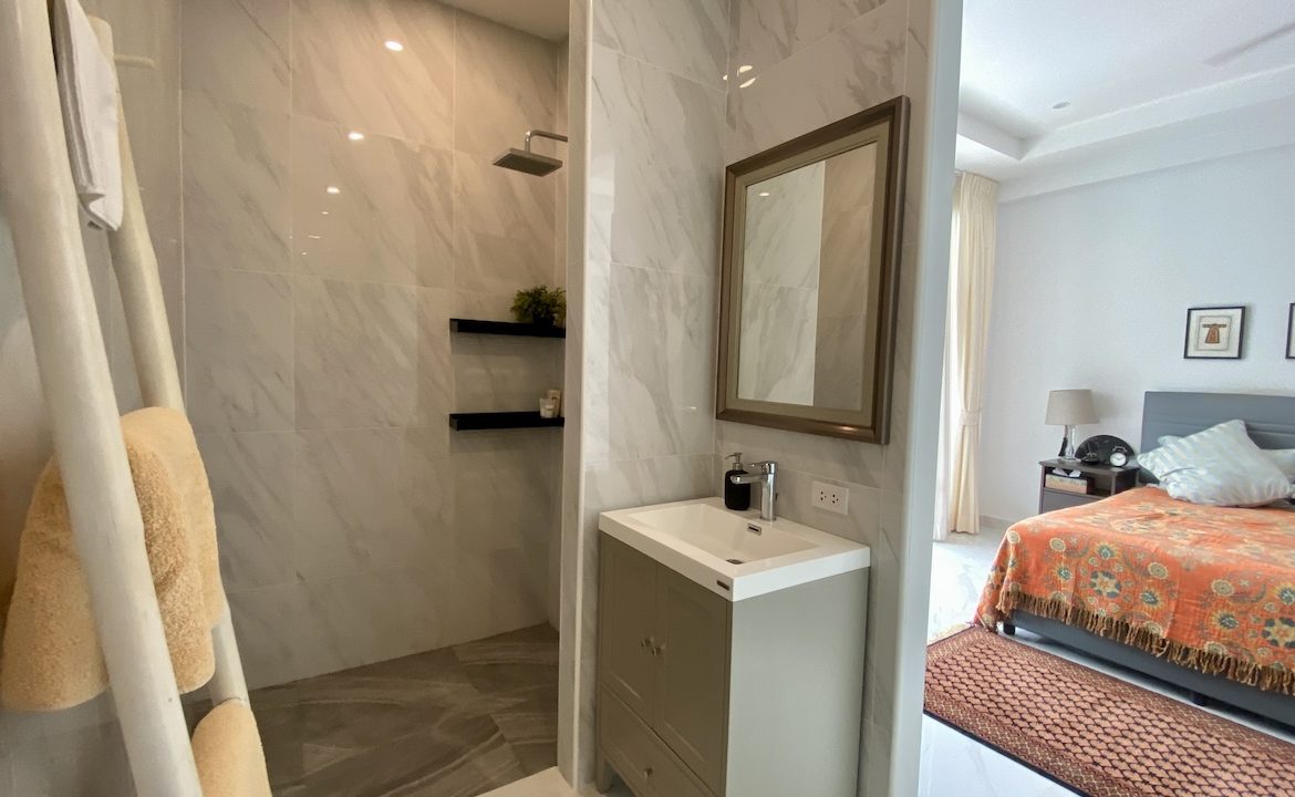 Maenam Modern Pool Villa Bathroom