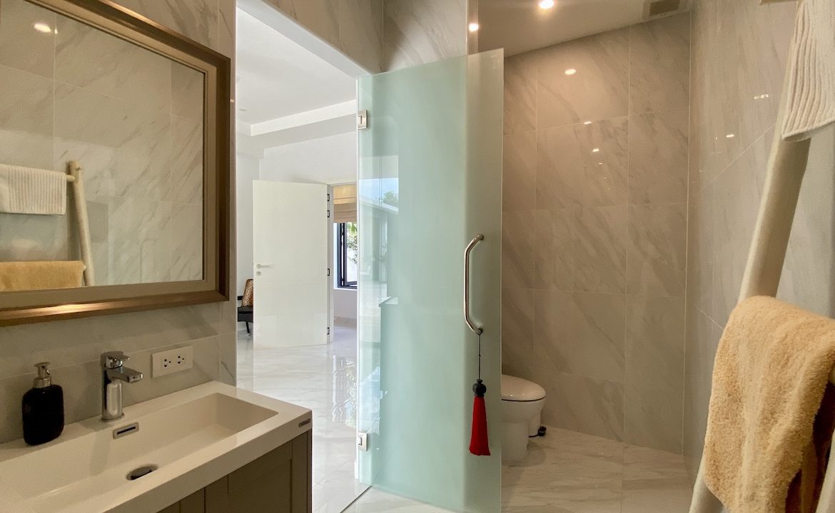 Maenam Modern Pool Villa Bathroom