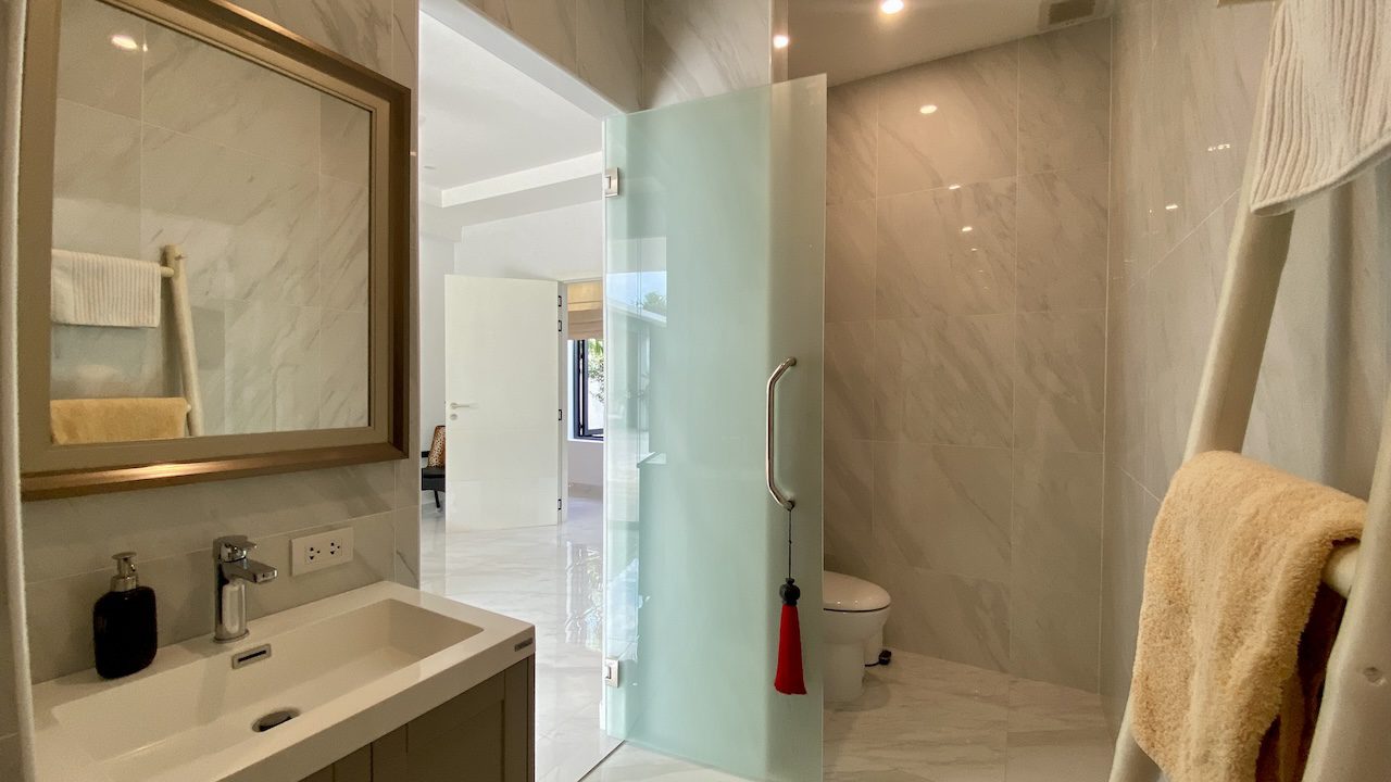 Maenam Modern Pool Villa Maenam Modern Pool Villa Bathroom