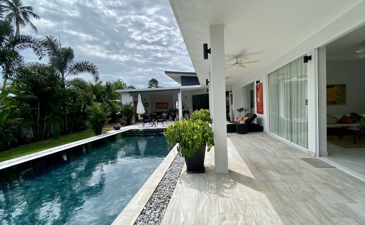 Maenam Modern Pool Villa Terrace