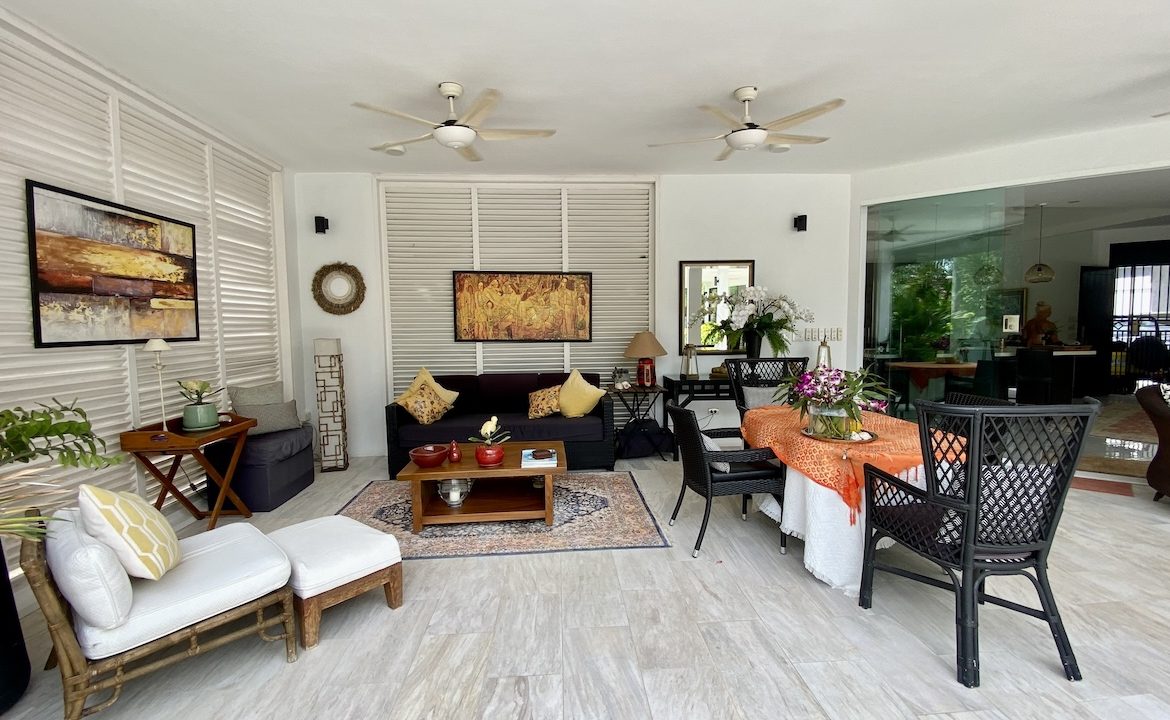 Maenam Modern Pool Villa Lounge