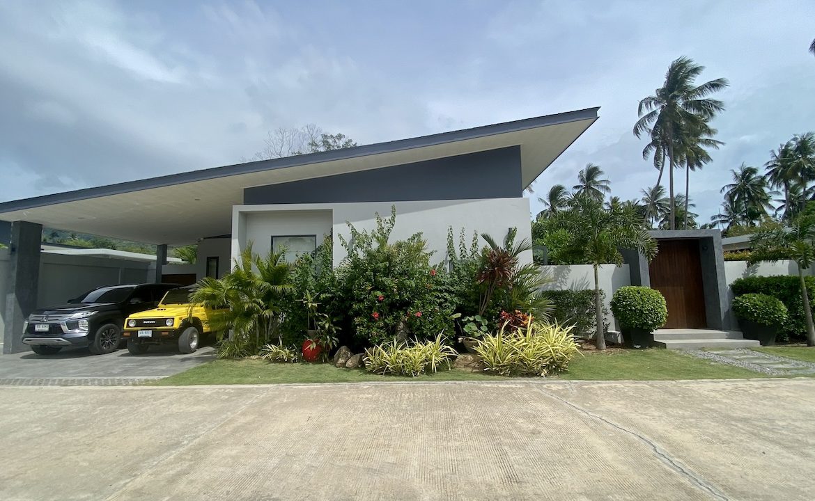 Maenam Modern Pool Villa Parking