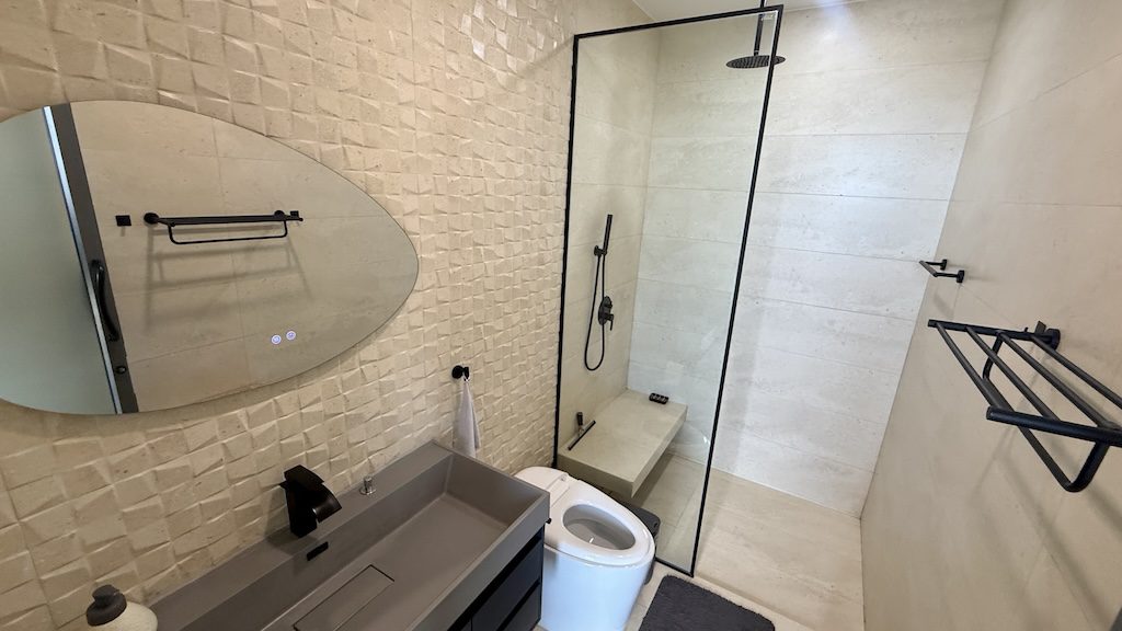 Plai Laem Sea View Villa Shower
