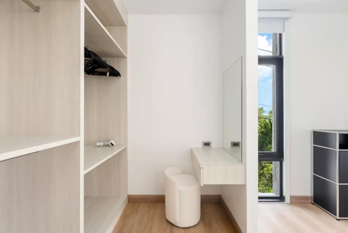 The Bay Villa Wardrobe