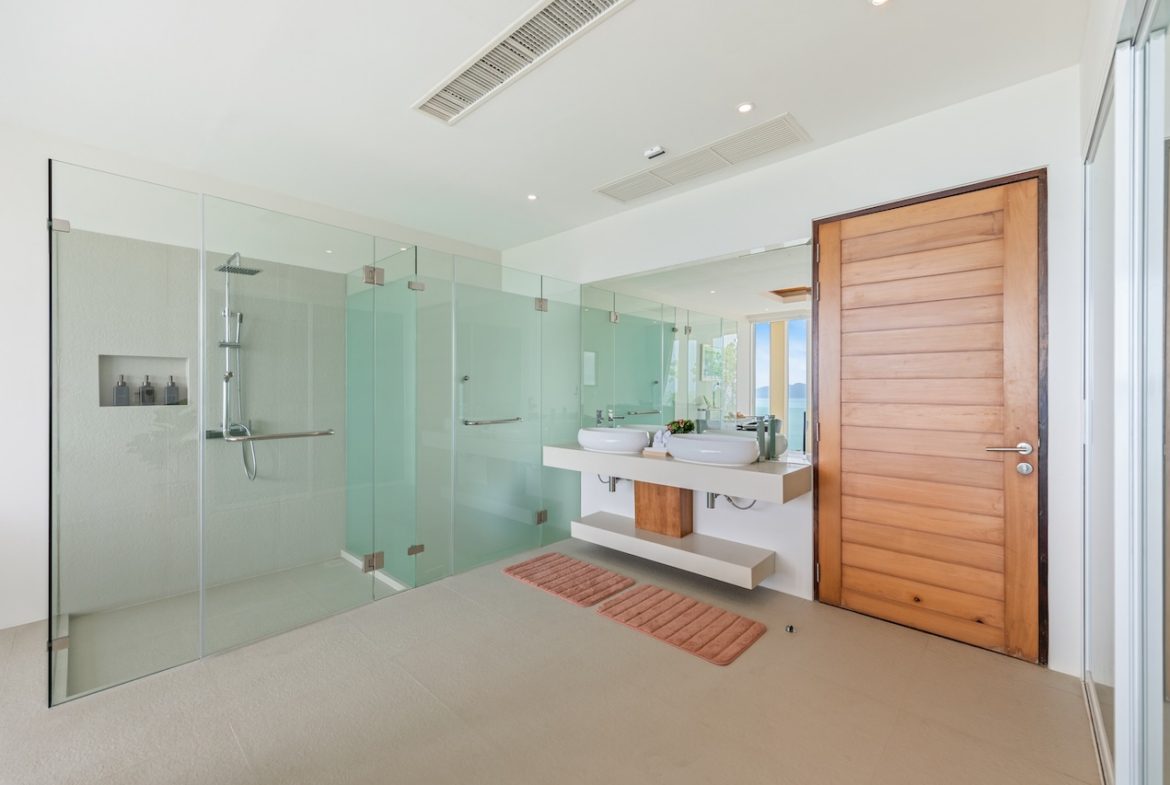 Villa Capo Bathroom