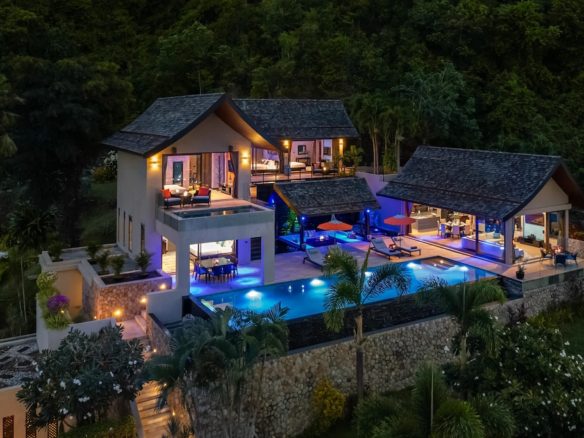 Villa Tiga Night